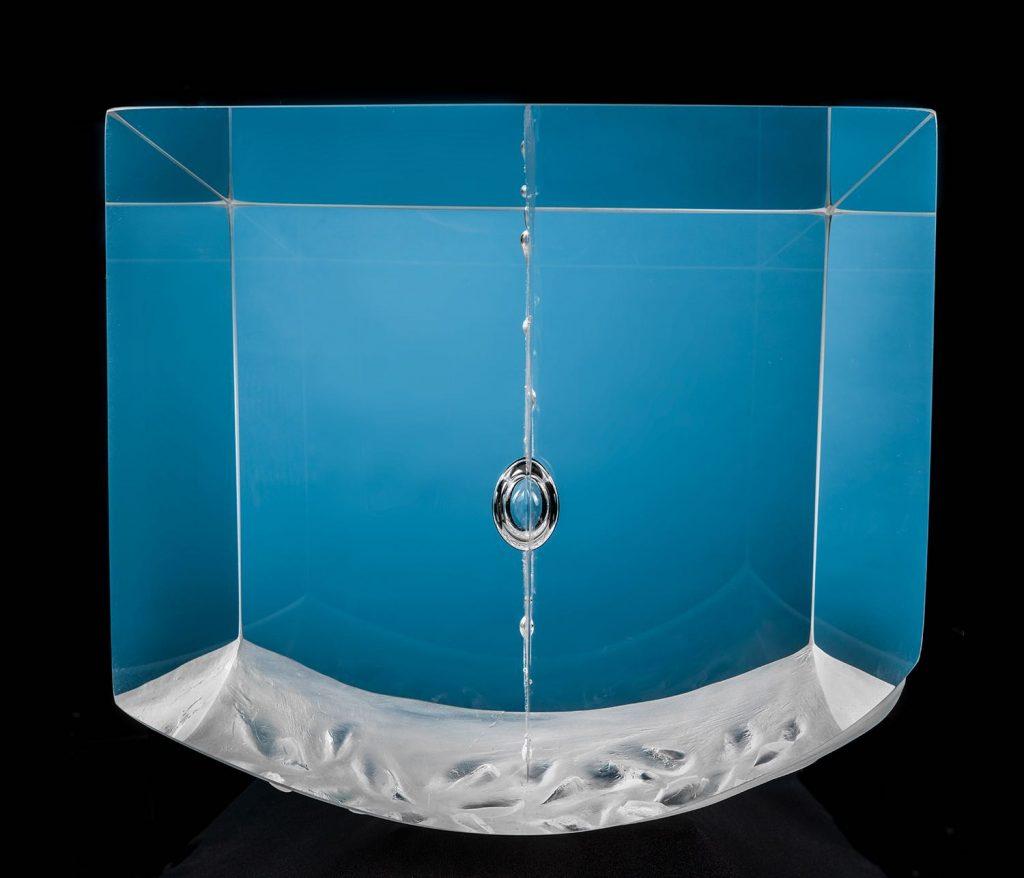 Pendulum / Optical glass sculpture by Anna Alsina Bardagí