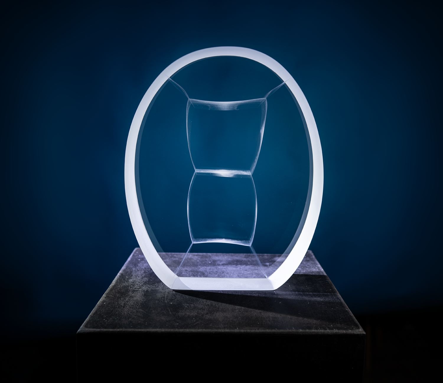 Glass sculpture Catena